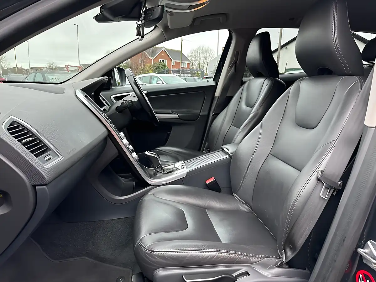 Used 2016 Volvo XC60 Se Lux Nav Saville Grey - Interior and Exterior details 14