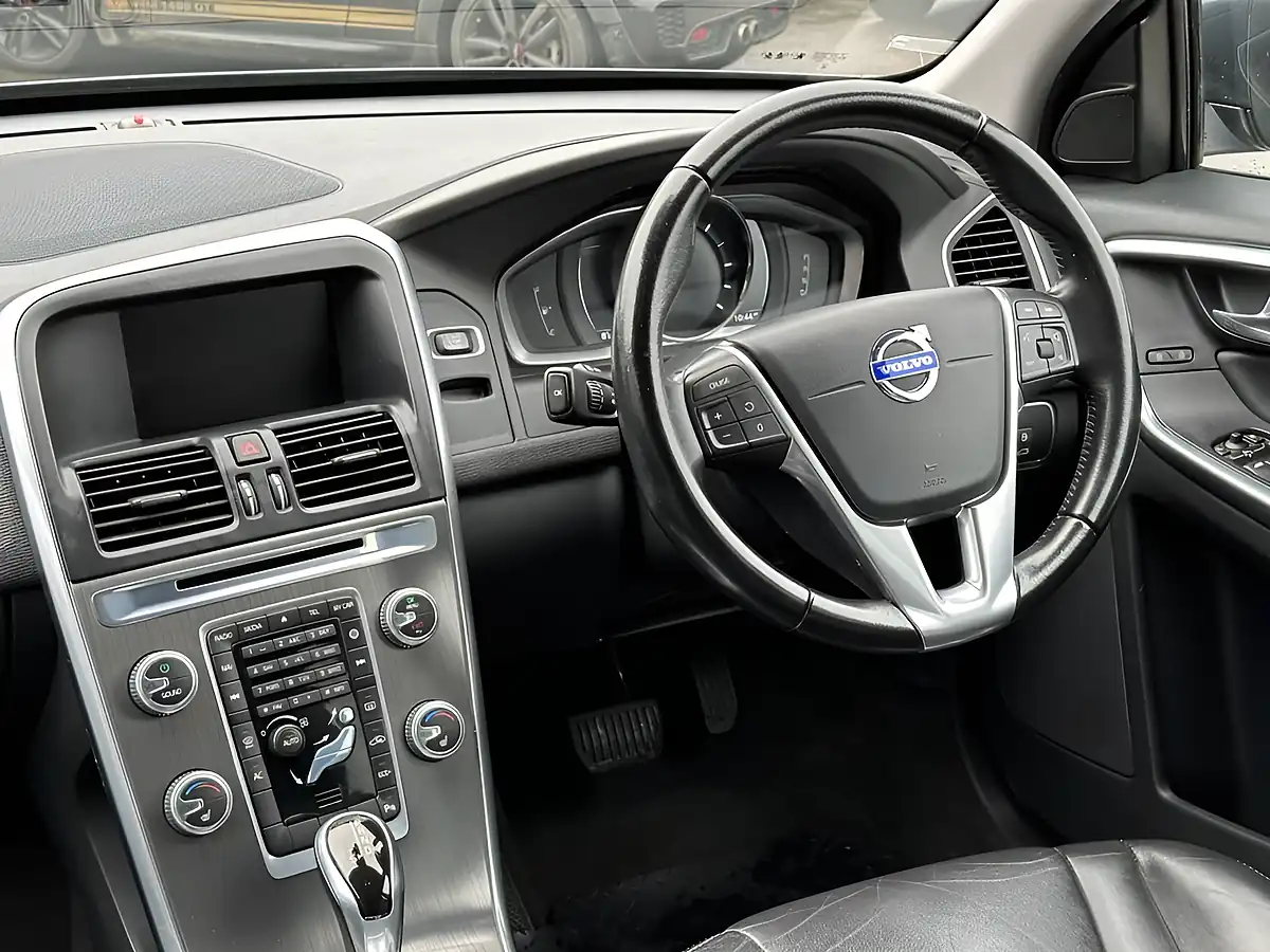 Used 2016 Volvo XC60 Se Lux Nav Saville Grey - Interior and Exterior details 16