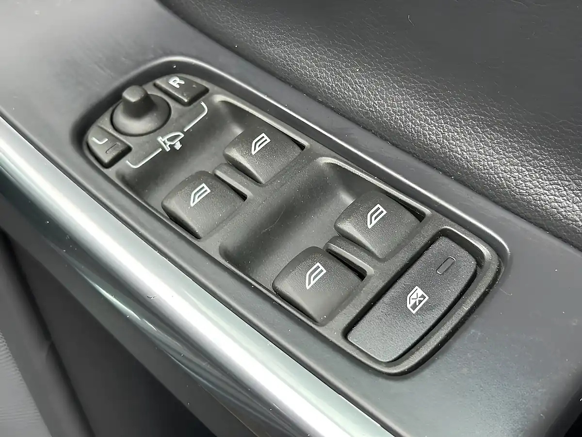Used 2016 Volvo XC60 Se Lux Nav Saville Grey - Interior and Exterior details 17
