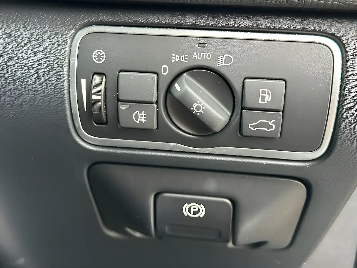 Used 2016 Volvo XC60 Se Lux Nav Saville Grey - Interior and Exterior details 19