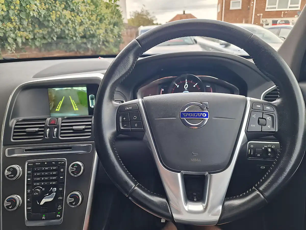 Used 2016 Volvo XC60 Se Lux Nav Silver - Interior and Exterior details 13