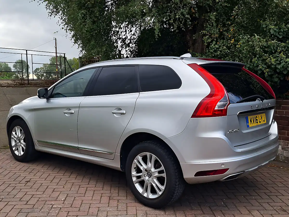 Used 2016 Volvo XC60 Se Lux Nav Silver - Interior and Exterior details 3