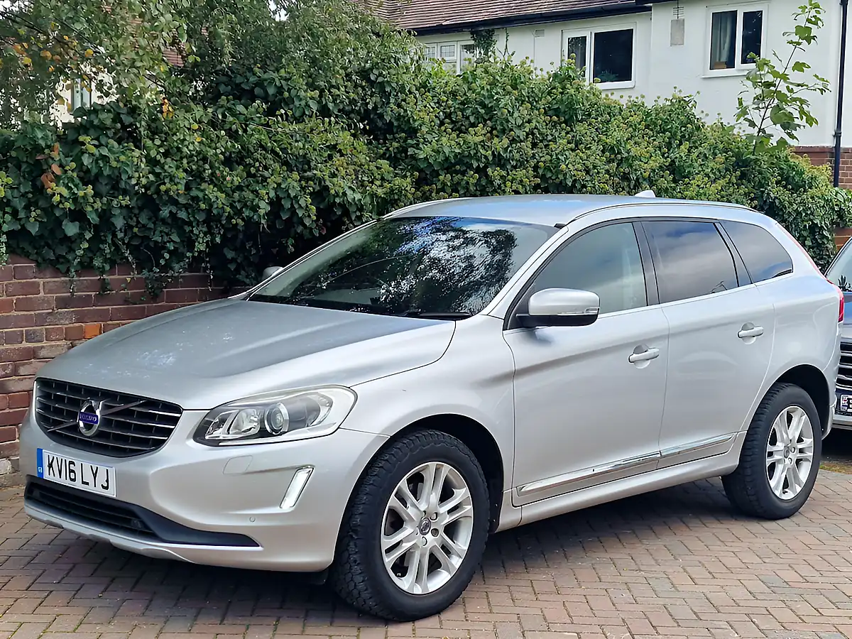 Used 2016 Volvo XC60 Se Lux Nav Silver - Interior and Exterior details 5