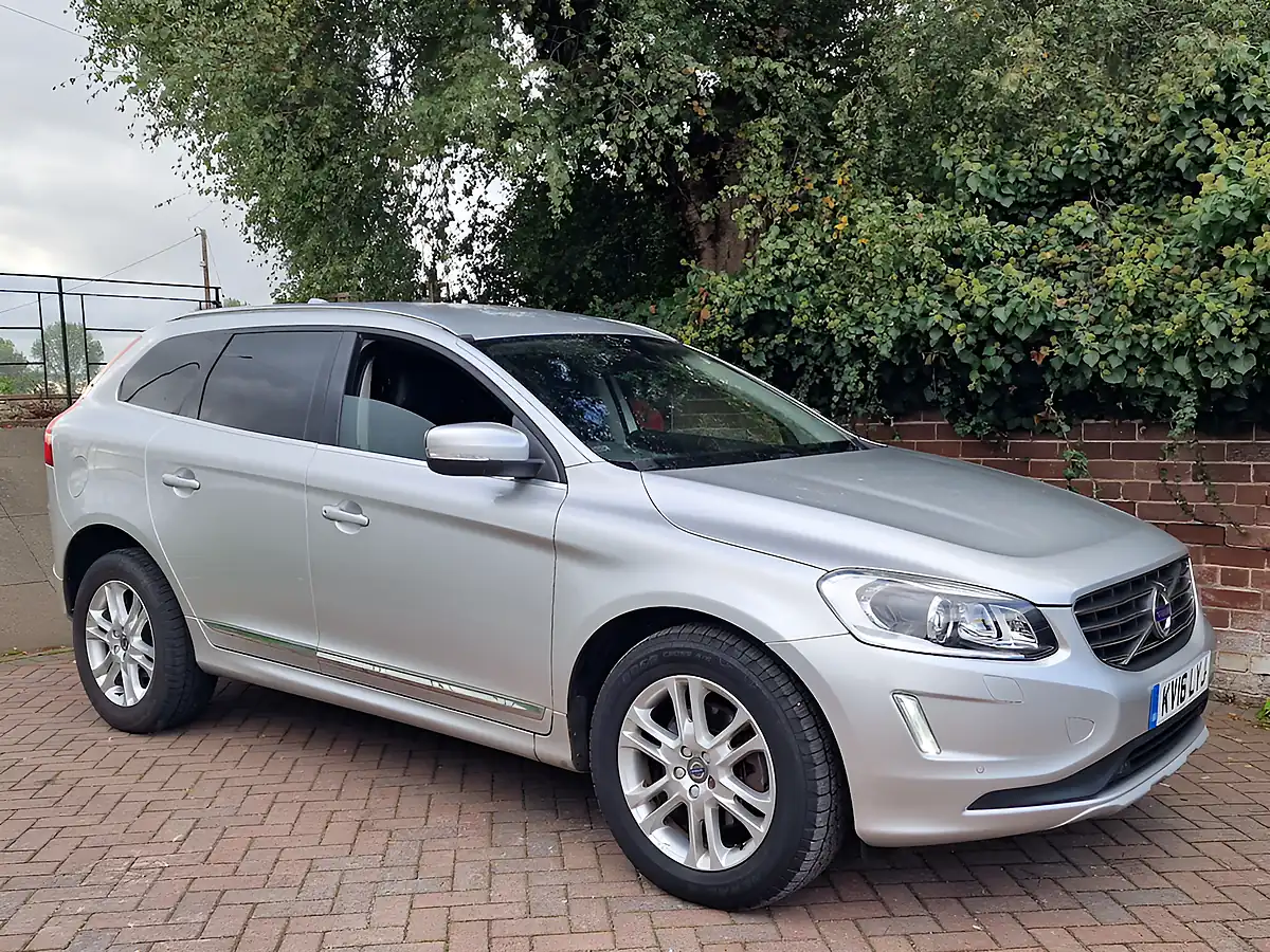 Used 2016 Volvo XC60 Se Lux Nav Silver - Interior and Exterior details 9