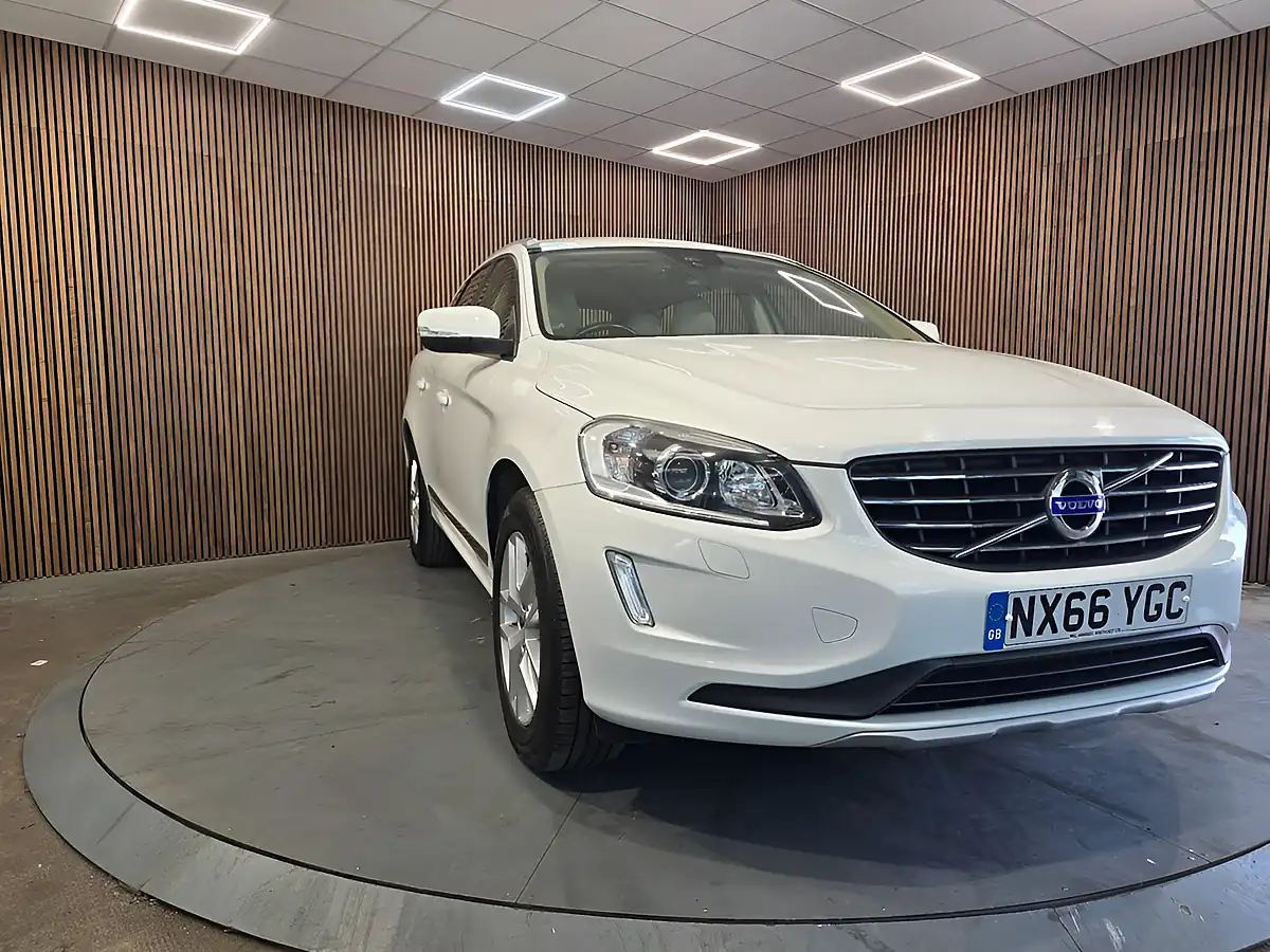 Used 2016 Volvo XC60 Se Lux Nav White - Front View