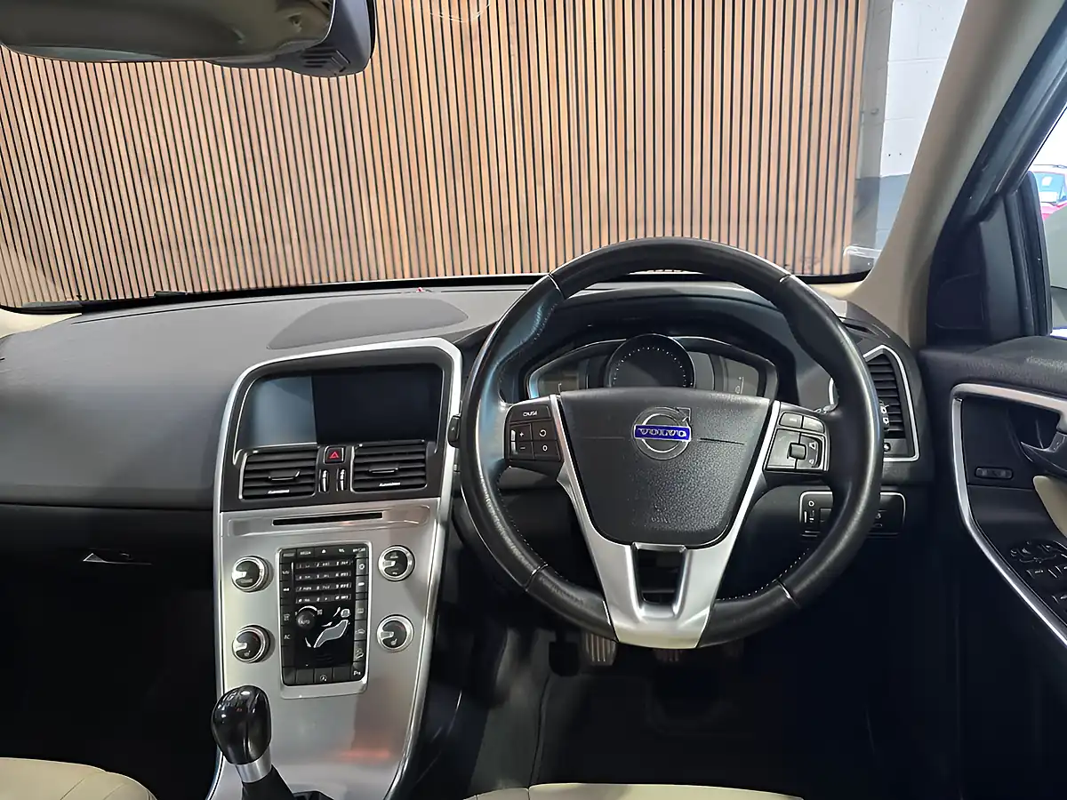 Used 2016 Volvo XC60 Se Lux Nav White - Interior and Exterior details 12