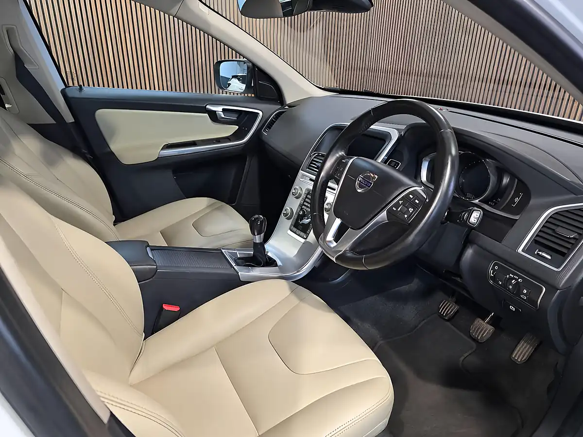 Used 2016 Volvo XC60 Se Lux Nav White - Interior and Exterior details 15
