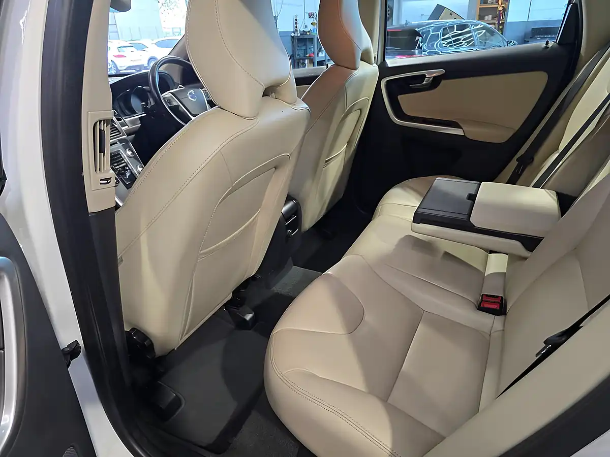 Used 2016 Volvo XC60 Se Lux Nav White - Interior and Exterior details 20