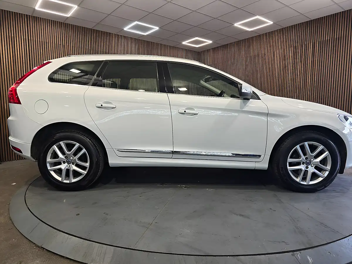 Used 2016 Volvo XC60 Se Lux Nav White - Interior and Exterior details 3