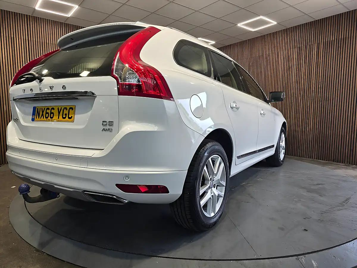 Used 2016 Volvo XC60 Se Lux Nav White - Interior and Exterior details 4