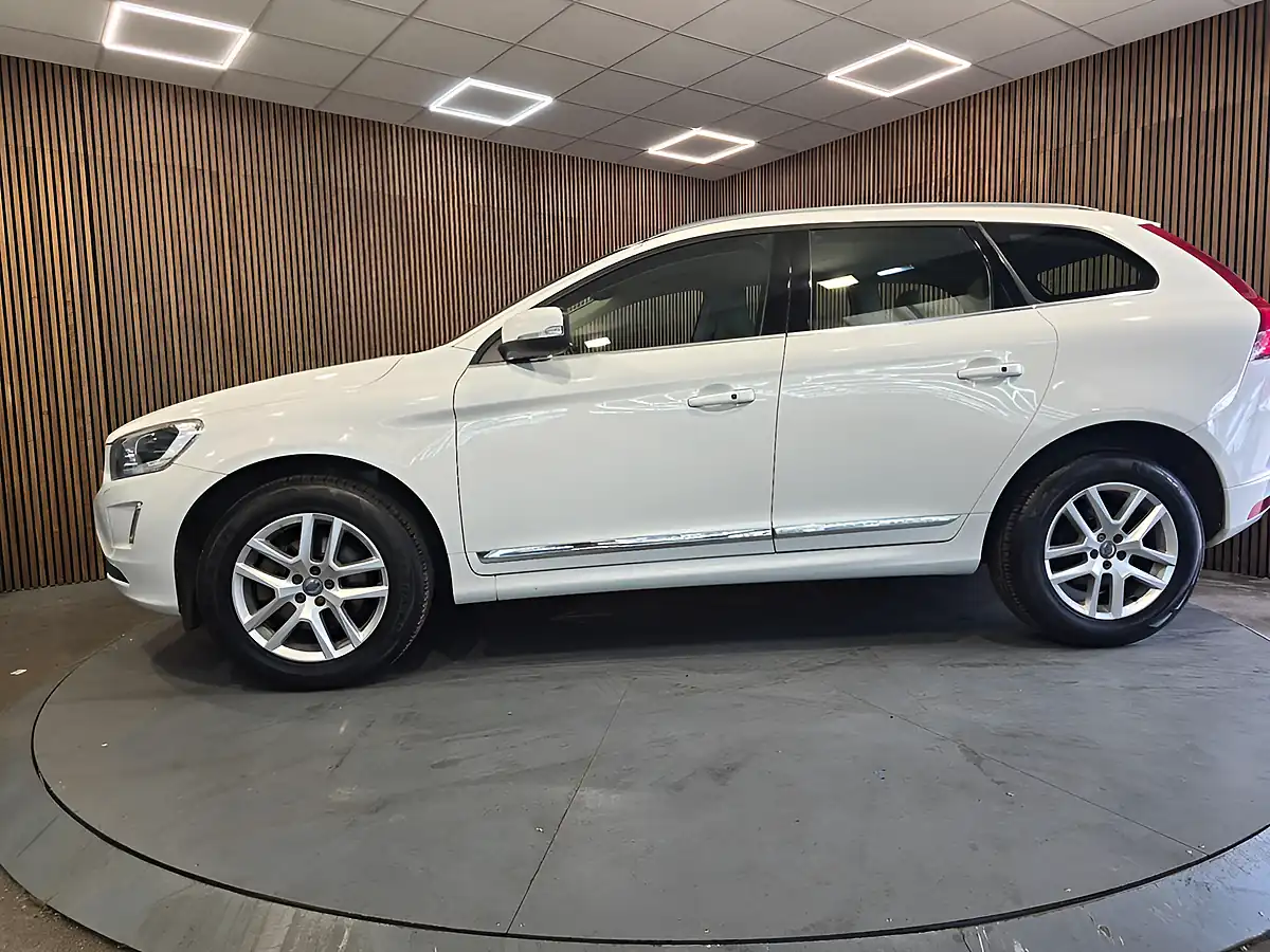 Used 2016 Volvo XC60 Se Lux Nav White - Interior and Exterior details 7