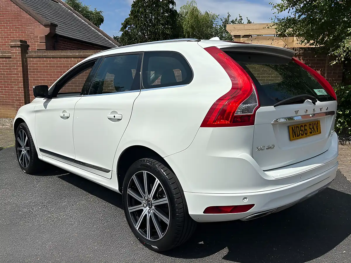 Used 2016 Volvo XC60 Se Lux Nav White - Interior and Exterior details 10