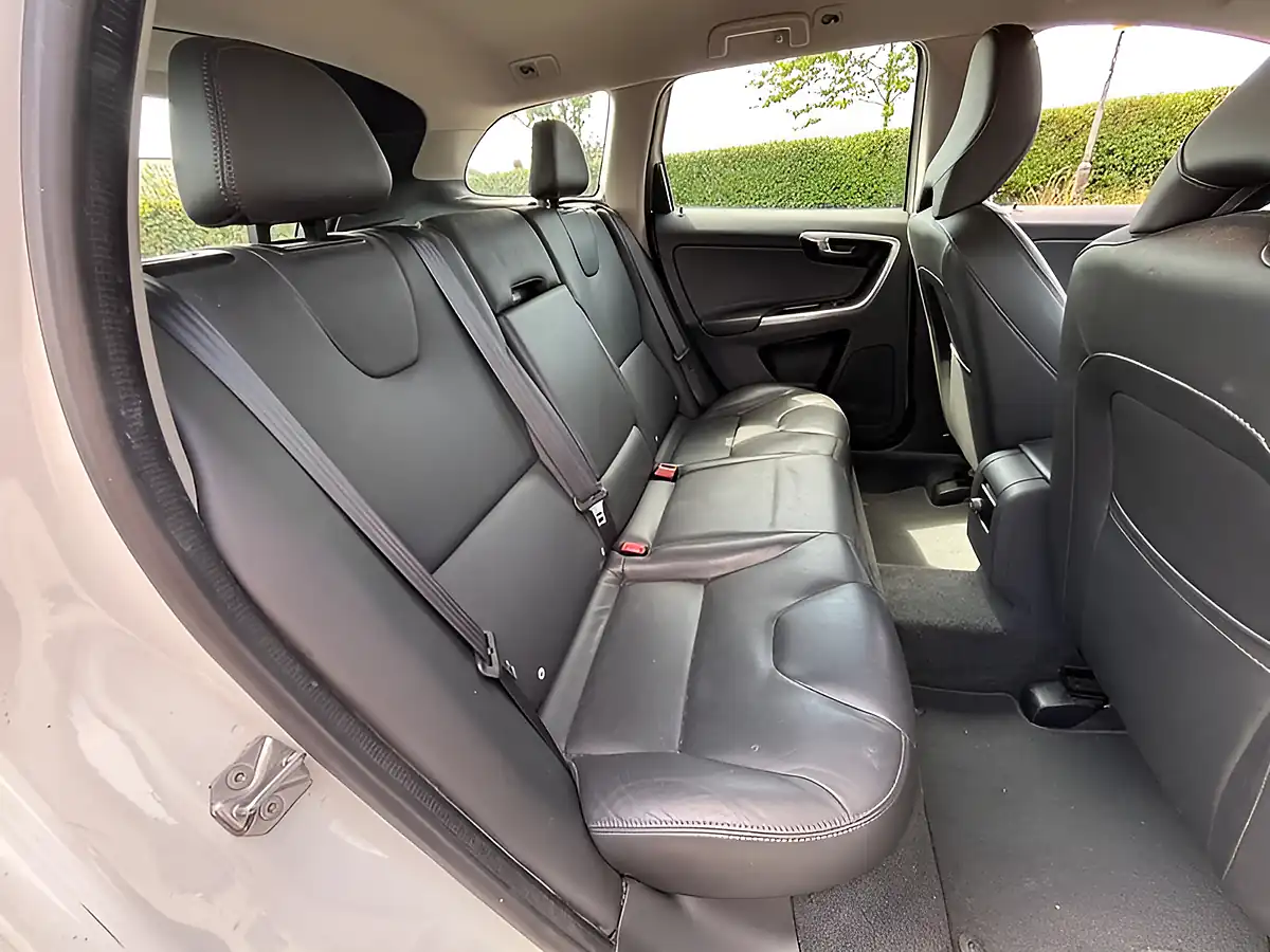 Used 2016 Volvo XC60 Se Lux Nav White - Interior and Exterior details 13