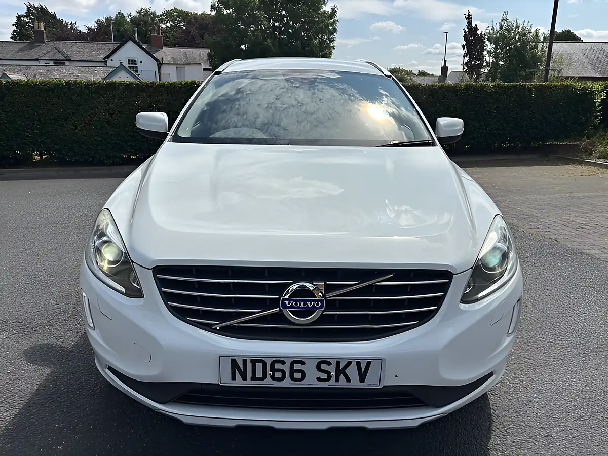 Used 2016 Volvo XC60 Se Lux Nav White - Interior and Exterior details 3
