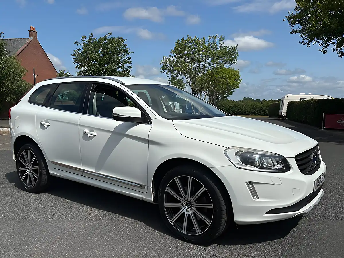 Used 2016 Volvo XC60 Se Lux Nav White - Interior and Exterior details 4