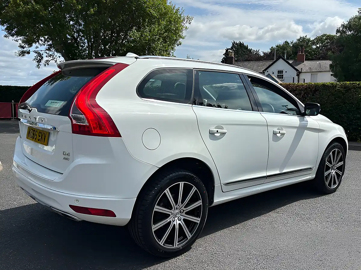 Used 2016 Volvo XC60 Se Lux Nav White - Interior and Exterior details 7