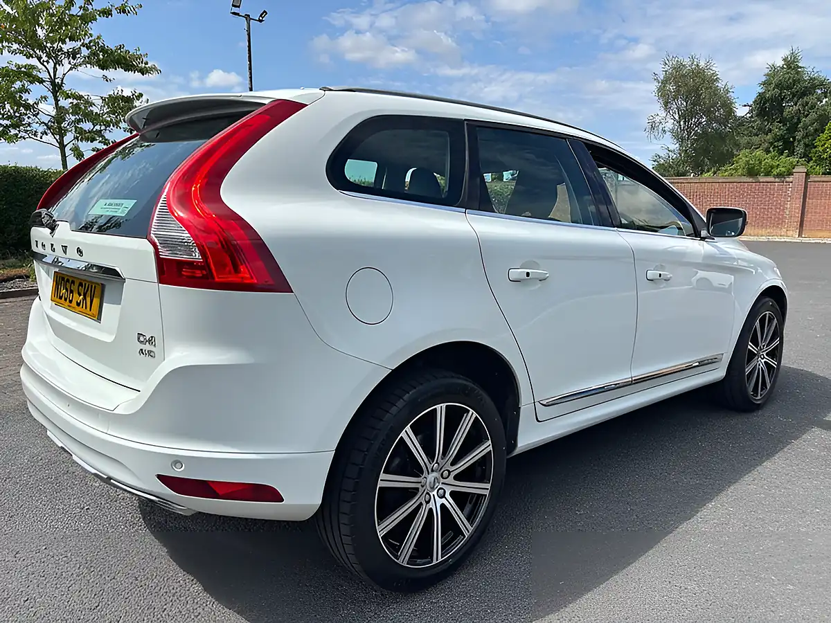 Used 2016 Volvo XC60 Se Lux Nav White - Interior and Exterior details 8