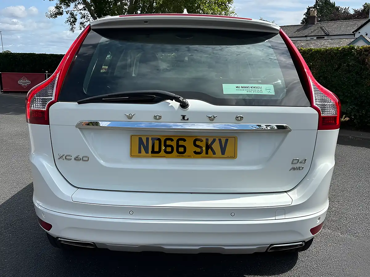 Used 2016 Volvo XC60 Se Lux Nav White - Interior and Exterior details 9