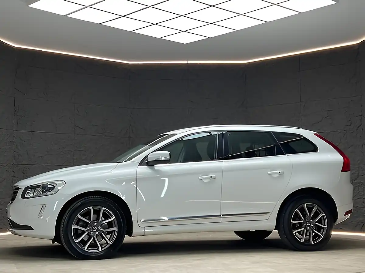 Used 2016 Volvo XC60 Se Lux Nav White - Interior and Exterior details 12