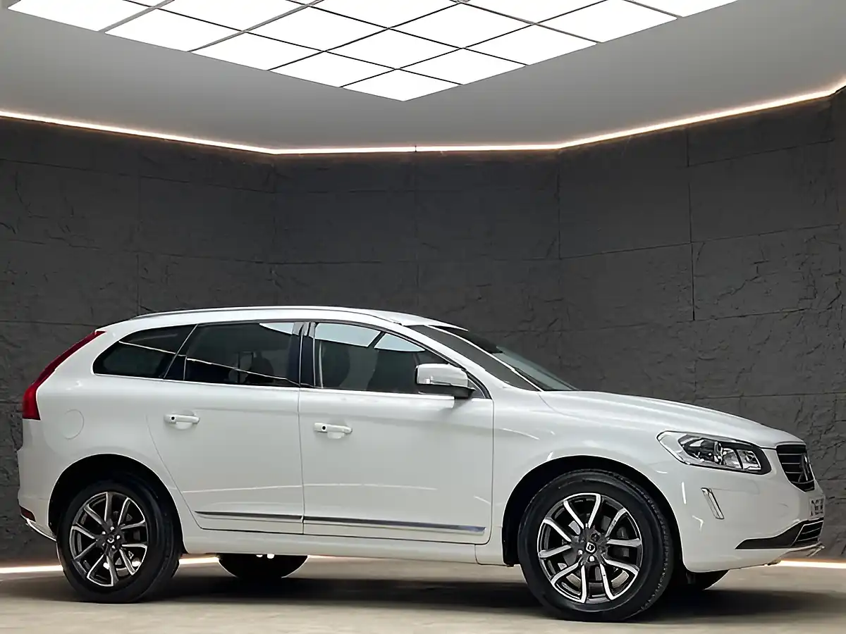 Used 2016 Volvo XC60 Se Lux Nav White - Interior and Exterior details 15
