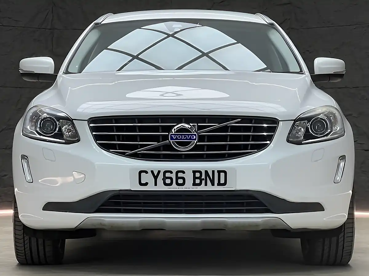 Used 2016 Volvo XC60 Se Lux Nav White - Interior and Exterior details 3