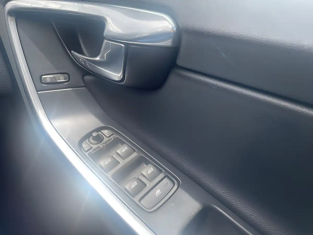 Used 2016 Volvo XC60 Se Luxury Nav Blue - Interior and Exterior details 19