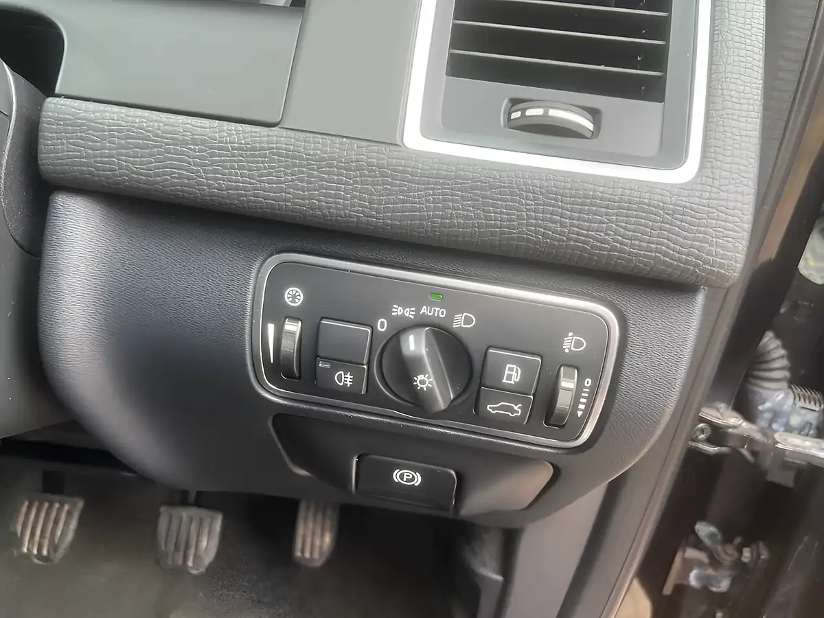 Used 2016 Volvo XC60 Se Nav Black - Interior and Exterior details 13