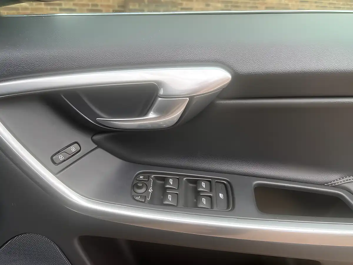 Used 2016 Volvo XC60 Se Nav Black - Interior and Exterior details 14