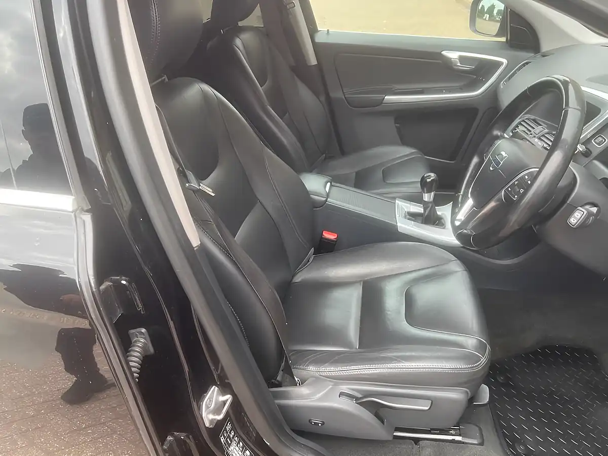 Used 2016 Volvo XC60 Se Nav Black - Interior and Exterior details 15