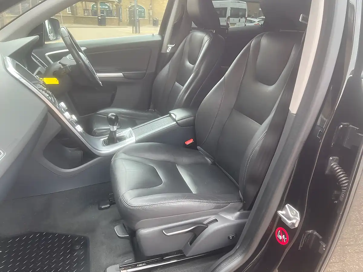 Used 2016 Volvo XC60 Se Nav Black - Interior and Exterior details 7