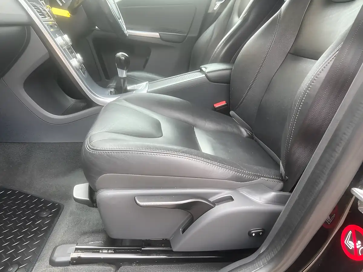 Used 2016 Volvo XC60 Se Nav Black - Interior and Exterior details 8