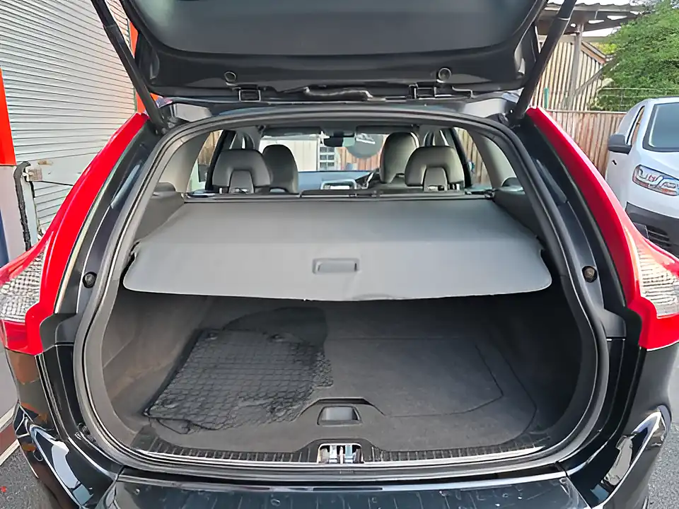 Used 2016 Volvo XC60 Se Nav Black - Interior and Exterior details 10