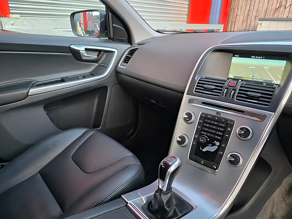 Used 2016 Volvo XC60 Se Nav Black - Interior and Exterior details 11