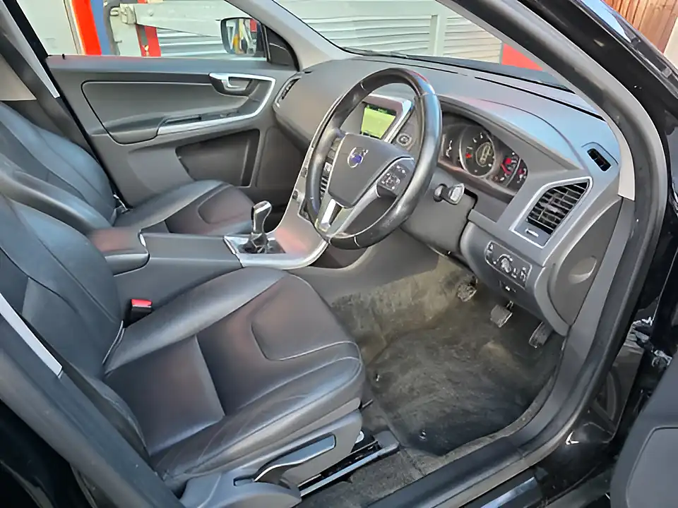 Used 2016 Volvo XC60 Se Nav Black - Interior and Exterior details 12