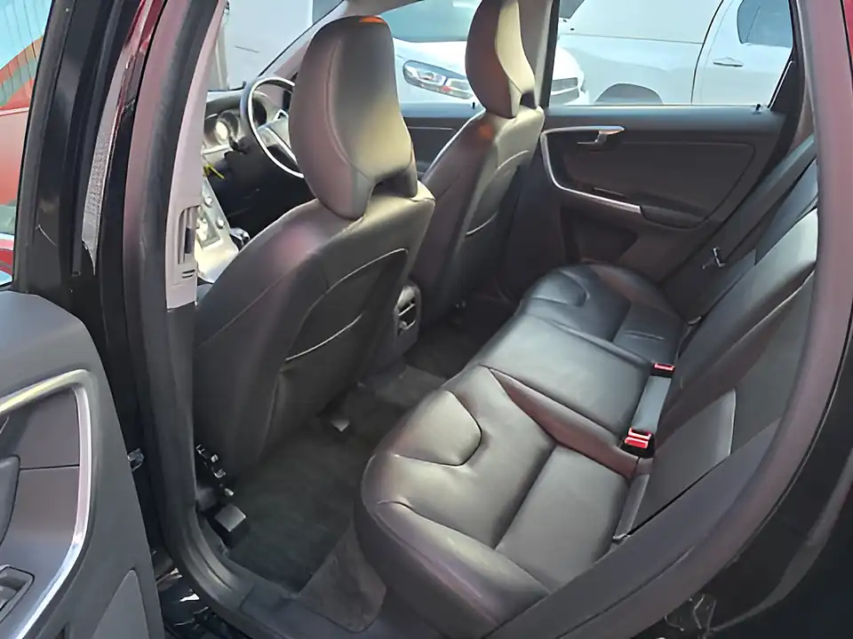 Used 2016 Volvo XC60 Se Nav Black - Interior and Exterior details 14