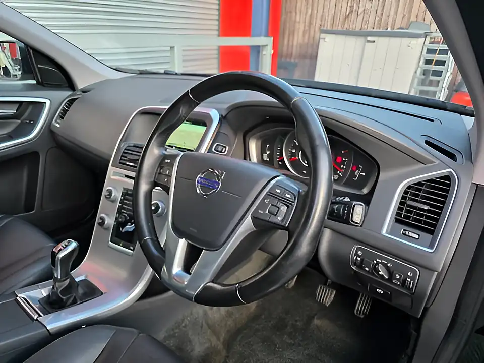 Used 2016 Volvo XC60 Se Nav Black - Interior and Exterior details 15