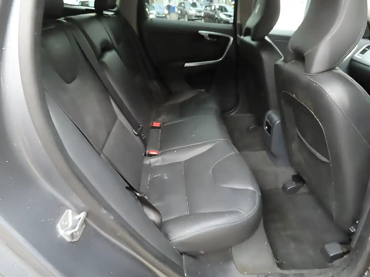 Used 2016 Volvo XC60 Se Nav Grey - Interior and Exterior details 4