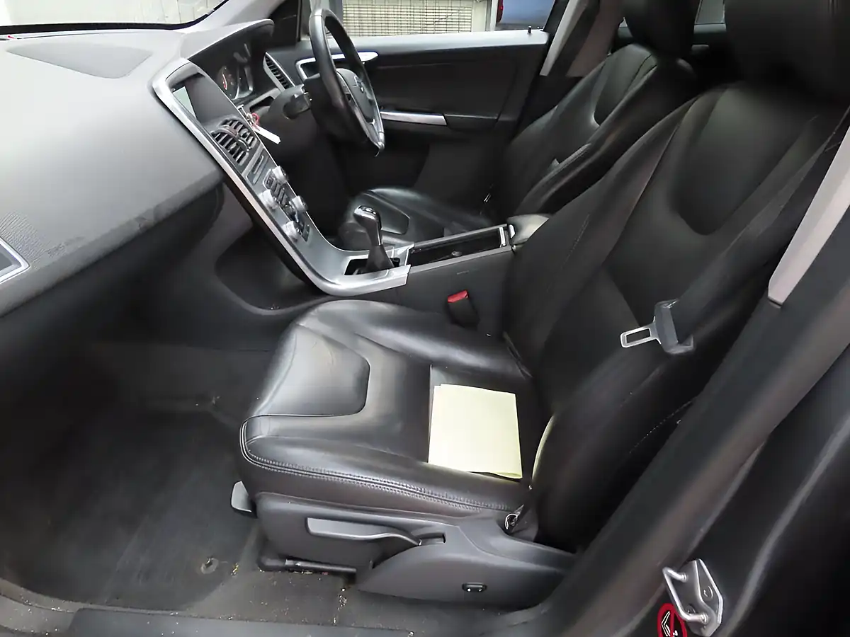 Used 2016 Volvo XC60 Se Nav Grey - Interior and Exterior details 6