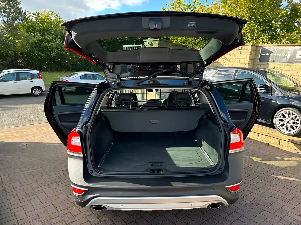Used 2016 Volvo XC70 Se Lux Black - Interior and Exterior details 18