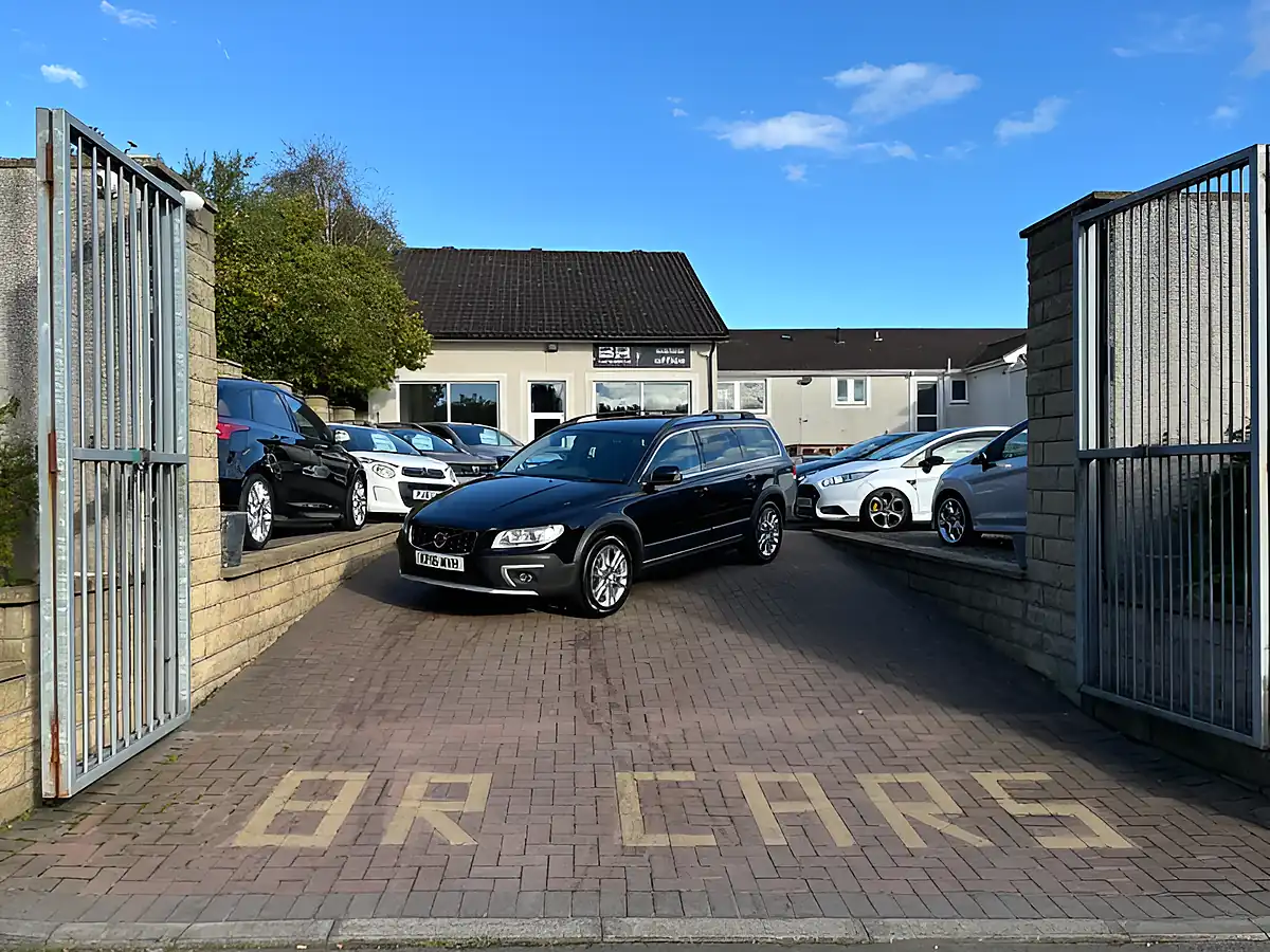 Used 2016 Volvo XC70 Se Lux Black - Interior and Exterior details 3