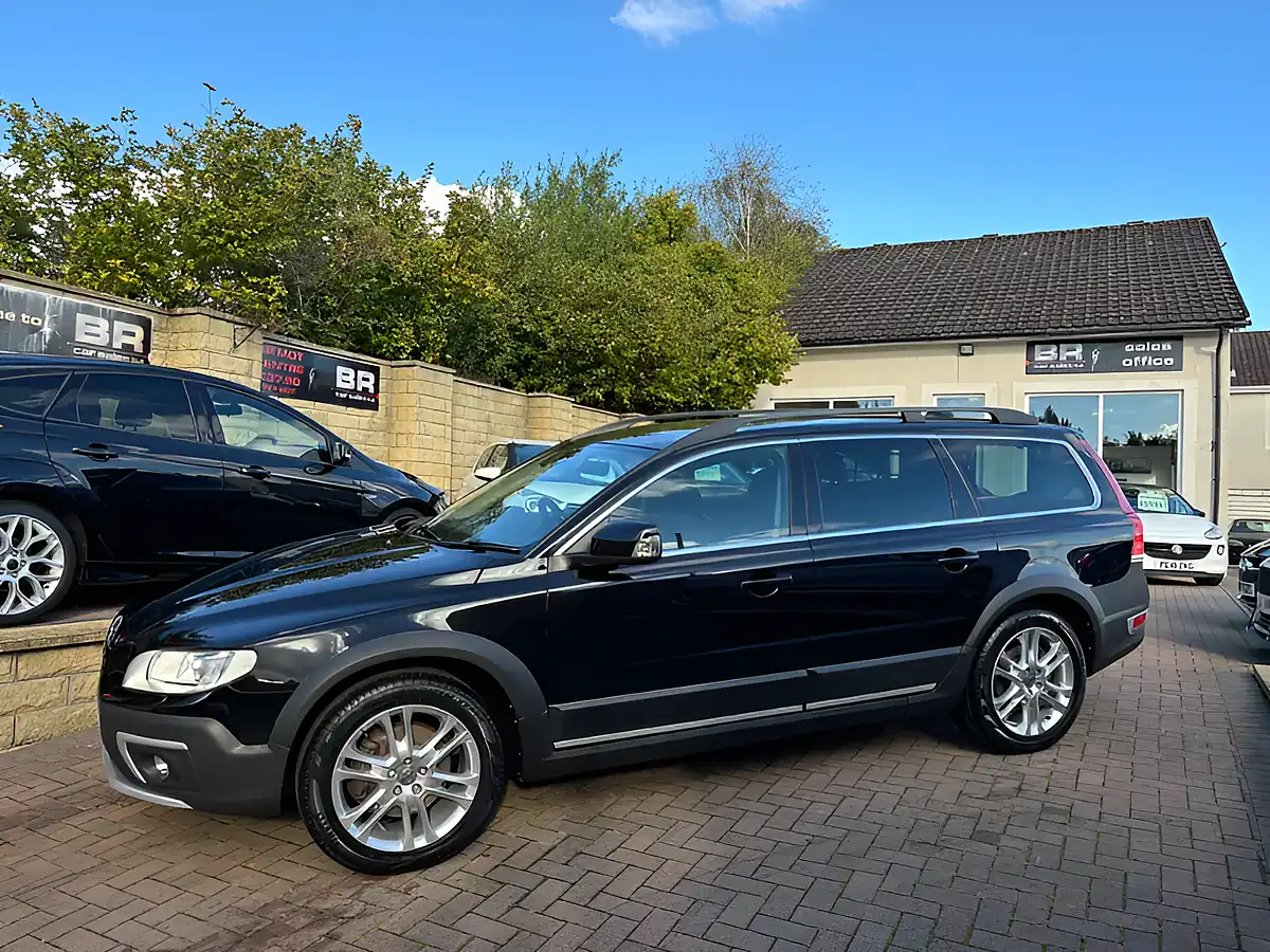 Used 2016 Volvo XC70 Se Lux Black - Interior and Exterior details 5