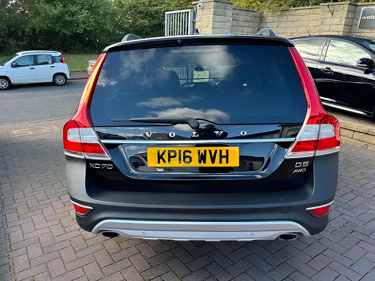 Used 2016 Volvo XC70 Se Lux Black - Interior and Exterior details 8