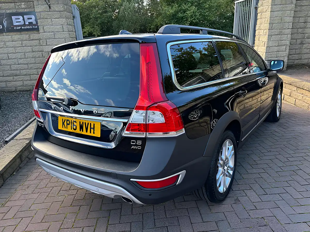 Used 2016 Volvo XC70 Se Lux Black - Interior and Exterior details 9