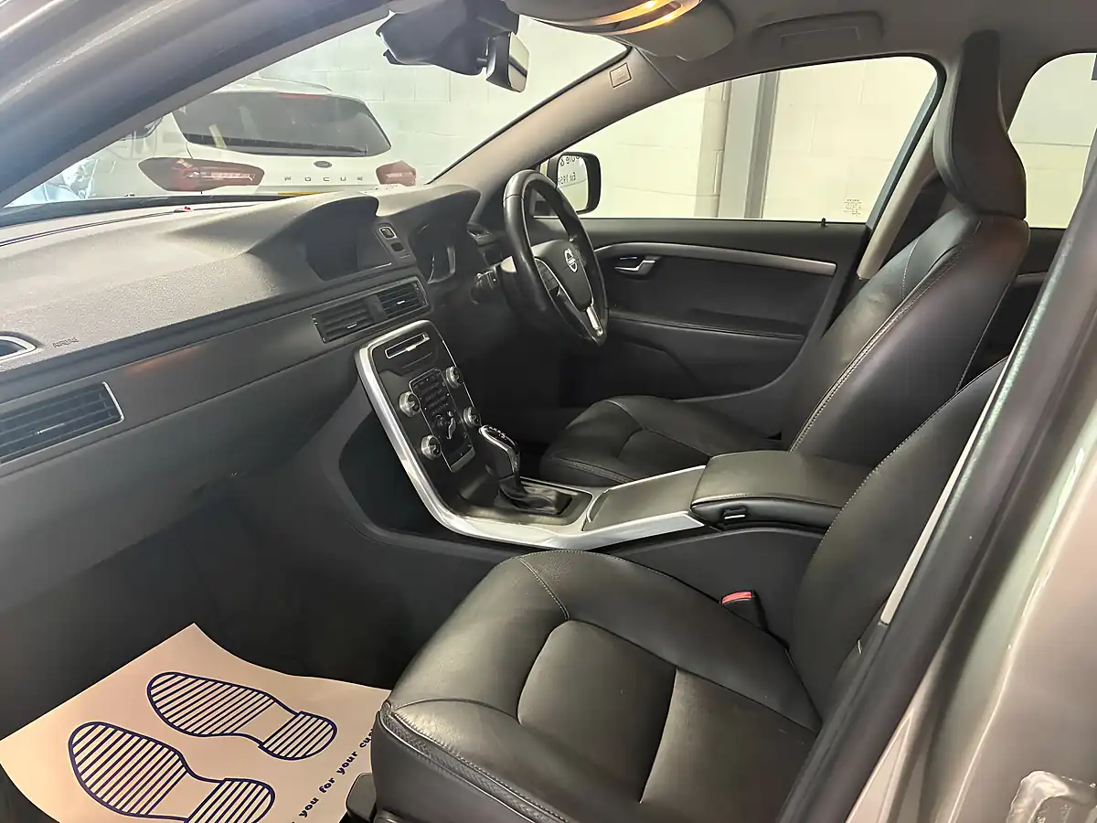 Used 2016 Volvo XC70 Se Lux Gold - Interior and Exterior details 11