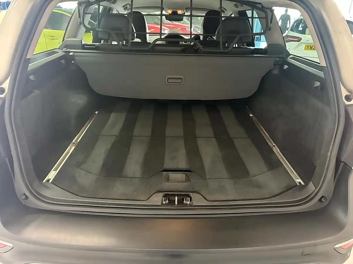 Used 2016 Volvo XC70 Se Lux Gold - Interior and Exterior details 13