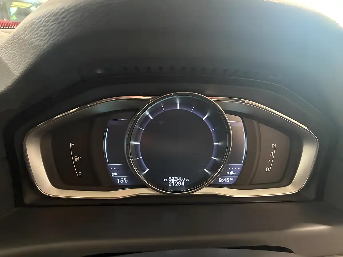 Used 2016 Volvo XC70 Se Lux Gold - Interior and Exterior details 14
