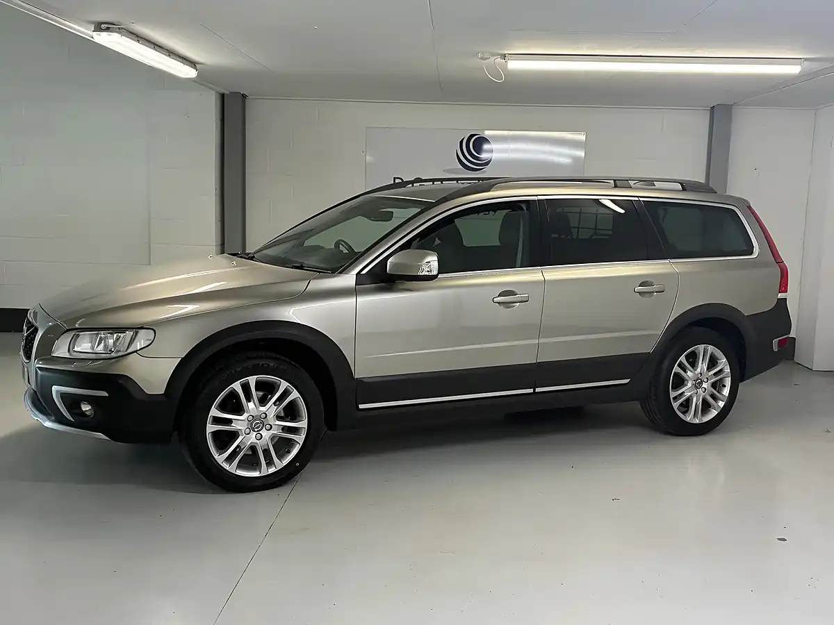 Used 2016 Volvo XC70 Se Lux Gold - Interior and Exterior details 6