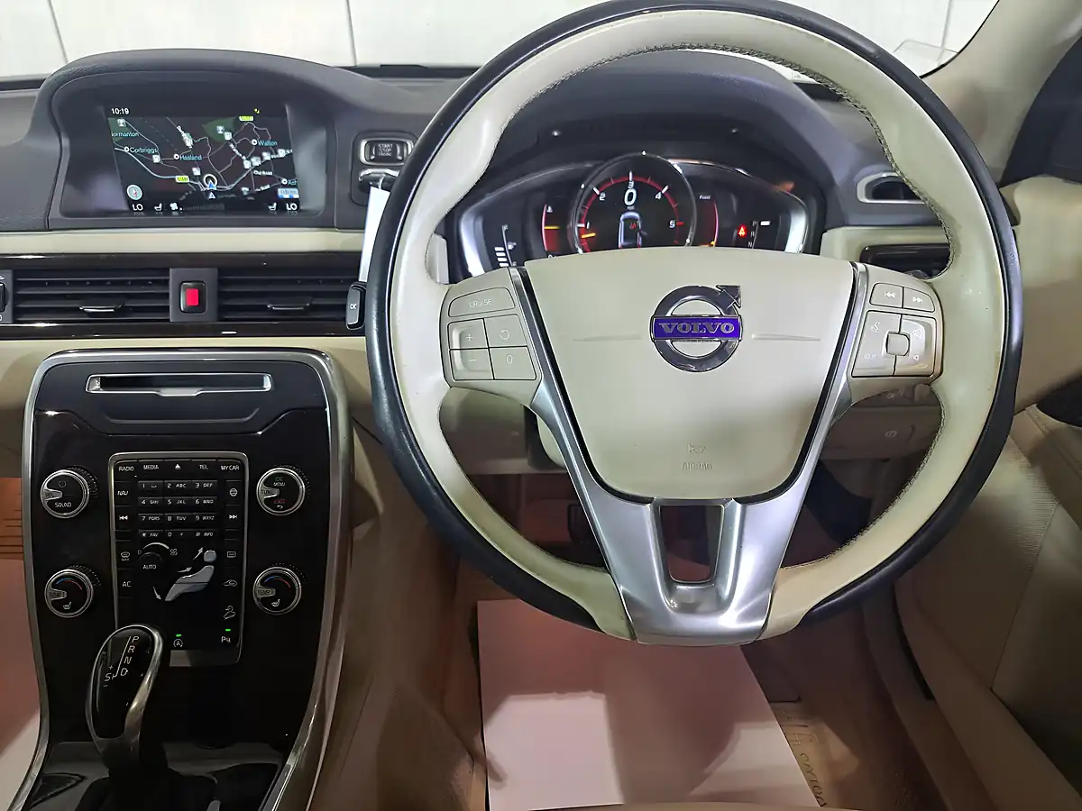 Used 2016 Volvo XC70 Se Lux Gold - Interior and Exterior details 11