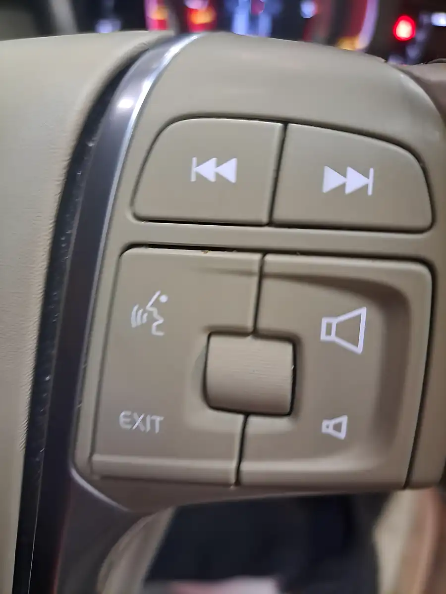 Used 2016 Volvo XC70 Se Lux Gold - Interior and Exterior details 12