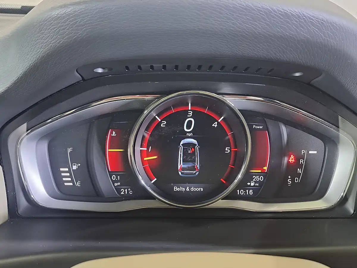 Used 2016 Volvo XC70 Se Lux Gold - Interior and Exterior details 13